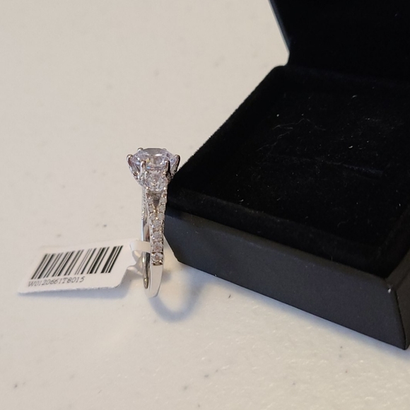 Ring - Picture 4 of 7